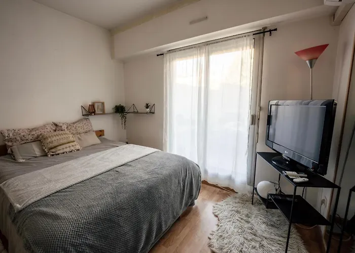 T2 Cosy Proche Du Centre Avec Grande Terrasse! Nimes