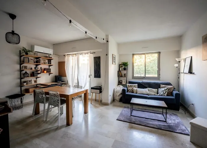 T2 Cosy Proche Du Centre Avec Grande Terrasse! Nimes