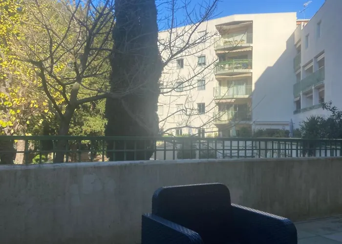 T2 Cosy Proche Du Centre Avec Grande Terrasse! Nimes